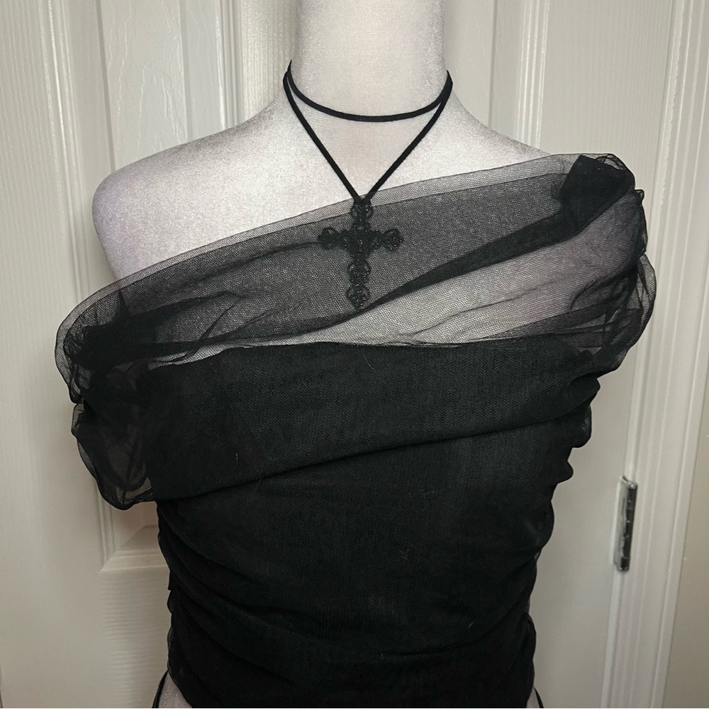 NBD x revolve Yara Black Sheer One-Shoulder corset top - Picture 7 of 8